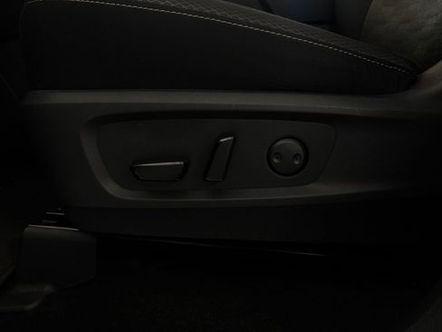 Used 2025 Nissan Pathfinder SV image 23