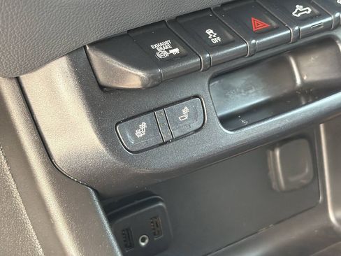 Used 2019 Chevrolet Colorado Z71 AWD/4WD image 39