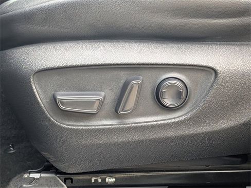 Used 2023 Toyota Highlander XLE image 22