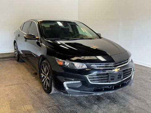 Used 2017 Chevrolet Malibu LT FWD image 3