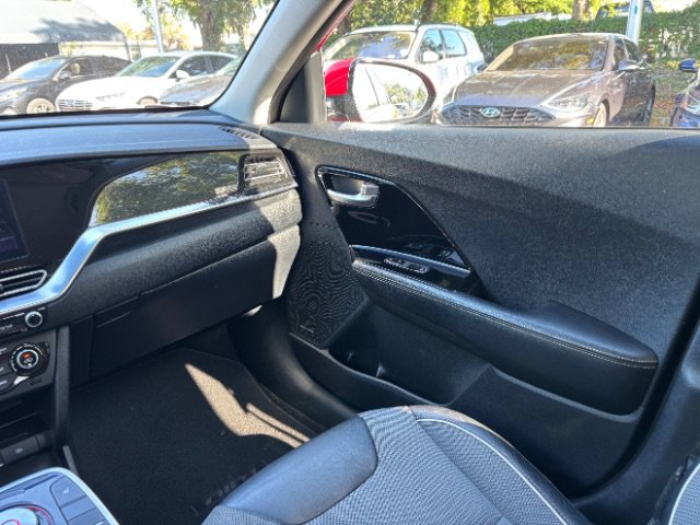 Used 2022 Kia Niro EX FWD image 14