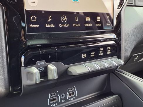 New 2026 RAM 2500 Big Horn AWD/4WD image 11