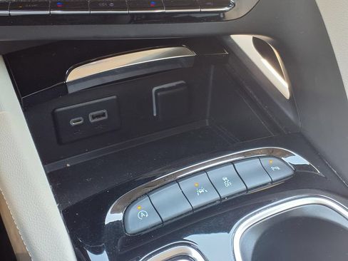 Used 2022 Buick Envision Essence w/ Safety Package FWD image 11