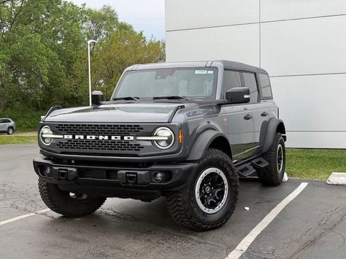 Used 2023 Ford Bronco Badlands w/ Sasquatch Package AWD/4WD image 2