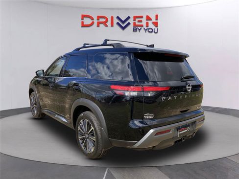 New 2026 Nissan Pathfinder Platinum FWD image 6