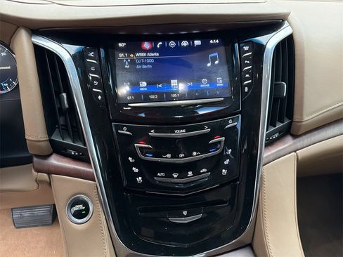 Used 2016 Cadillac Escalade Platinum image 29