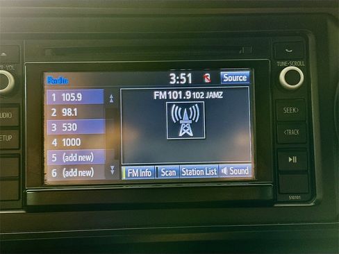 Used 2018 Toyota Tacoma SR image 17