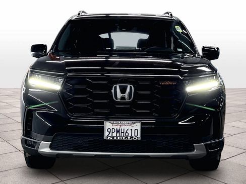 Used 2025 Honda Pilot TrailSport image 3