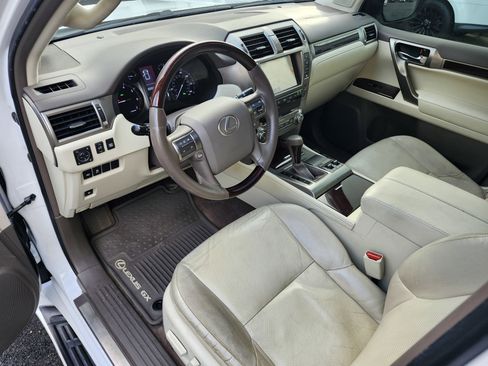 Used 2015 Lexus GX 460 image 4
