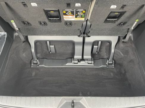 Used 2025 Toyota Sienna LE w/ LE Plus Package FWD image 21