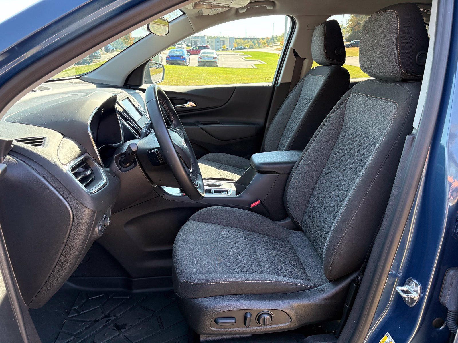 Used 2024 Chevrolet Equinox LT FWD image 25
