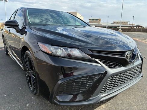 Used 2022 Toyota Camry SE image 8