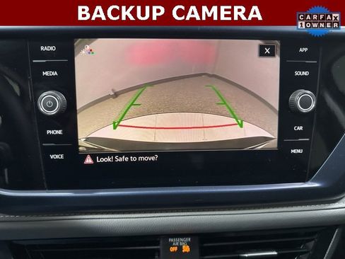 Used 2024 Volkswagen Taos SE image 2