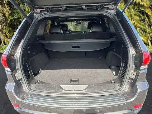 Used 2019 Jeep Grand Cherokee Altitude RWD image 28