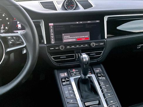 Used 2021 Porsche Macan image 14