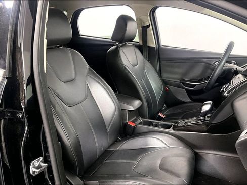Used 2018 Ford Focus Titanium w/ Titanium Technology Package FWD image 7
