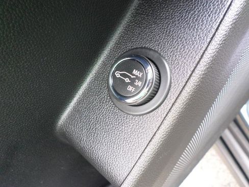 Used 2021 Chevrolet Traverse LT image 31