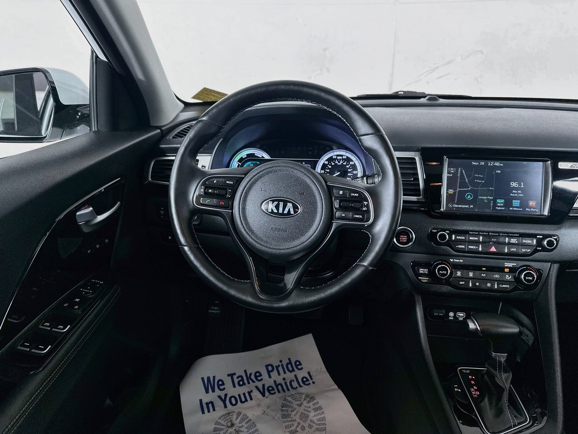 Used 2017 Kia Niro Touring FWD image 24