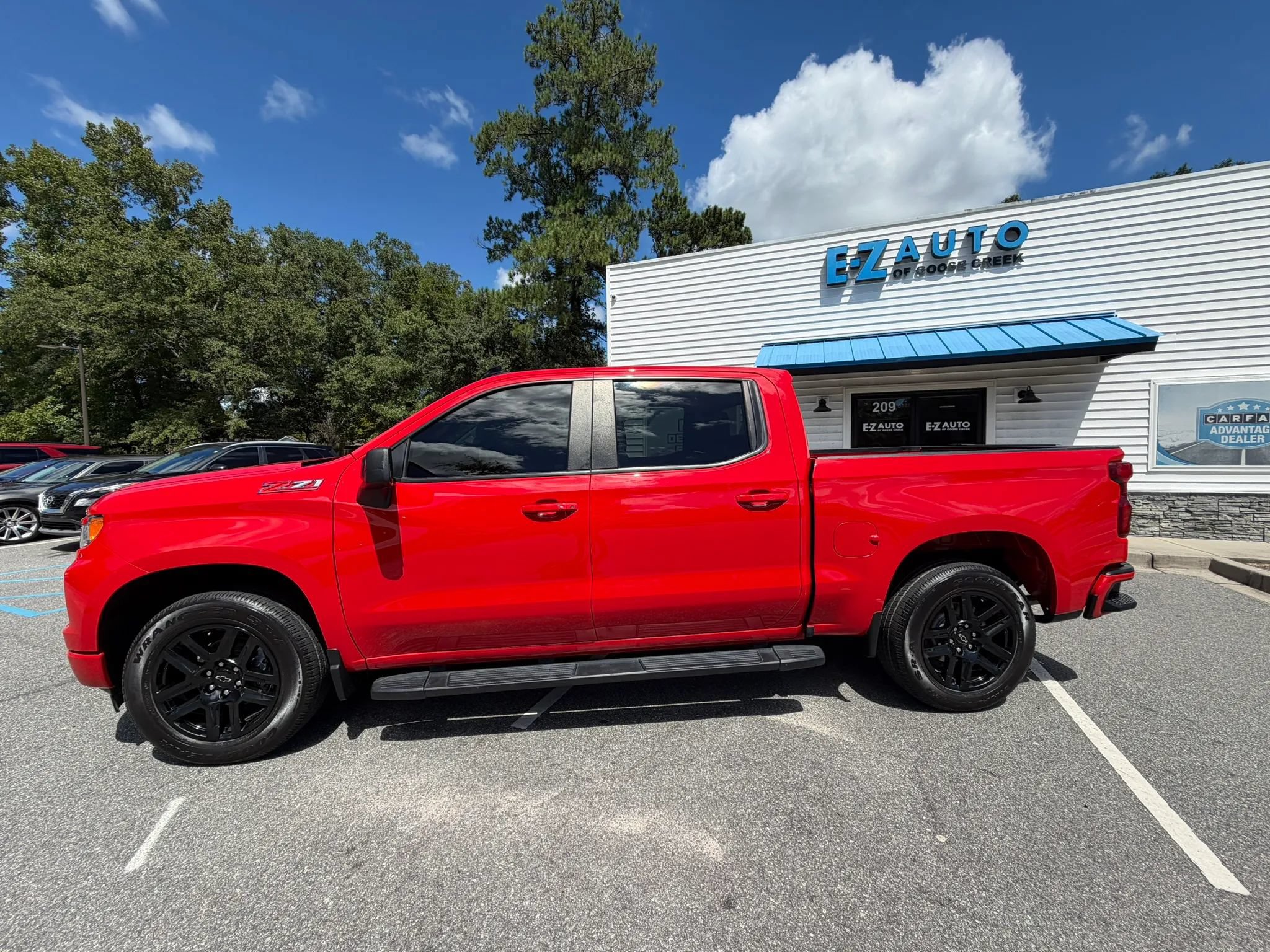 Used 2022 Chevrolet Silverado 1500 RST w/ Z71 Off-Road Package AWD/4WD image 2
