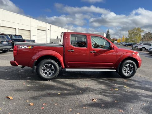 Used 2019 Nissan Frontier PRO-4X image 6