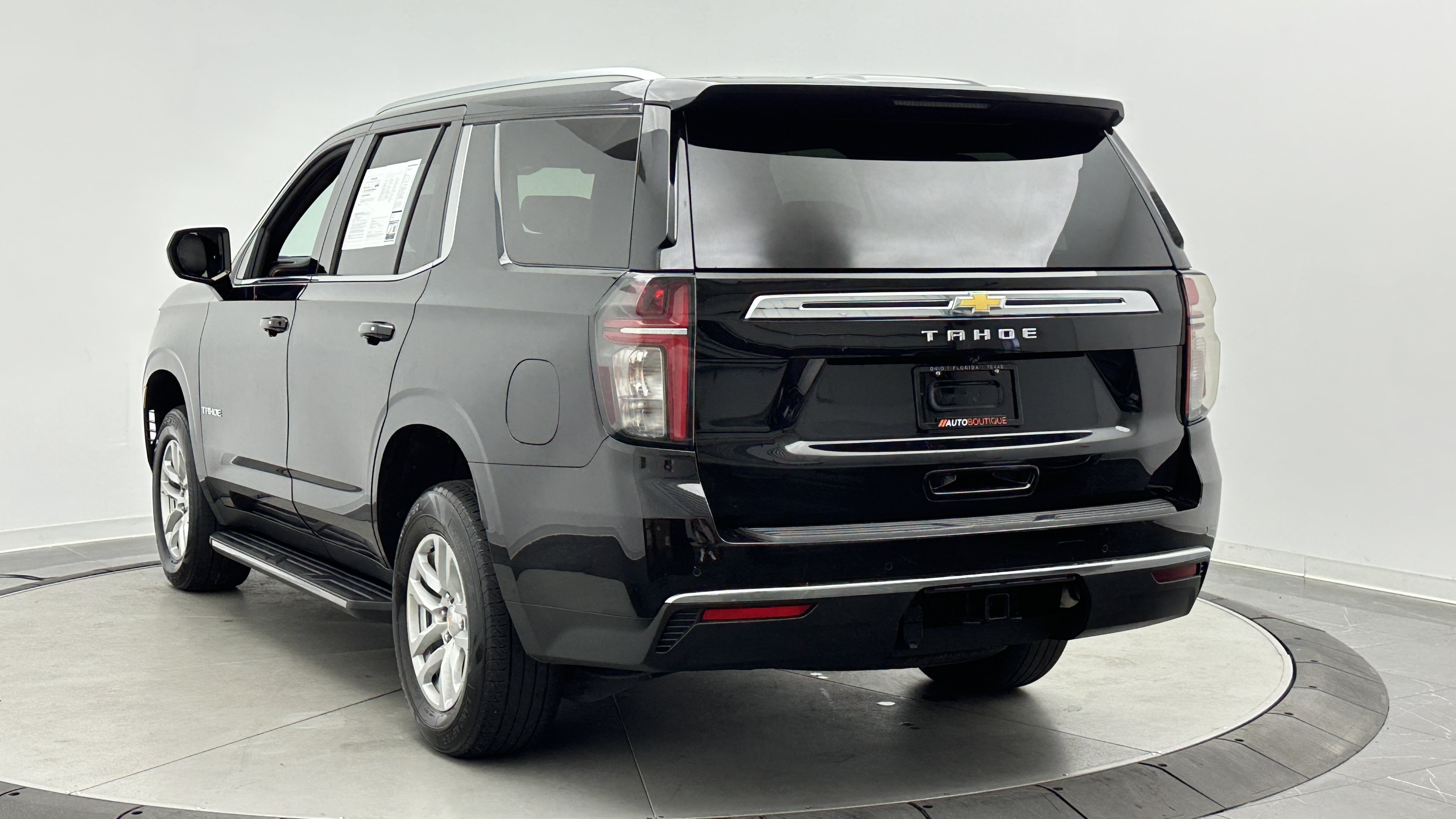 Used 2024 Chevrolet Tahoe LS RWD image 5