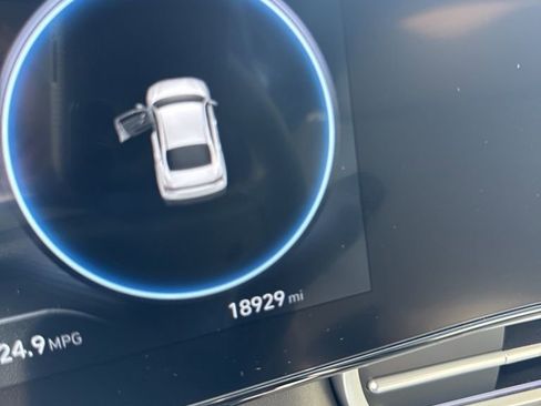 Used 2025 Hyundai Elantra Limited image 1