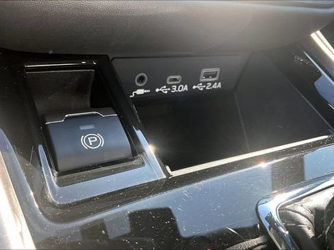 Used 2025 Subaru Outback Premium AWD/4WD image 33