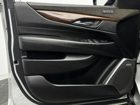 Used 2019 Cadillac Escalade Luxury image 12
