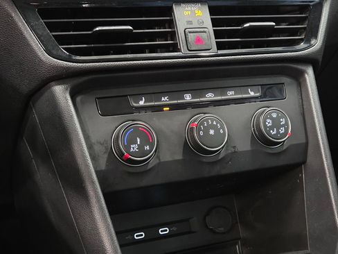 Used 2022 Volkswagen Taos SE image 21