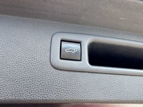 Used 2020 Toyota Highlander LE AWD/4WD image 20