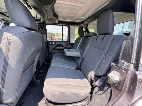Used 2025 Jeep Wrangler Unlimited Sahara AWD/4WD image 16