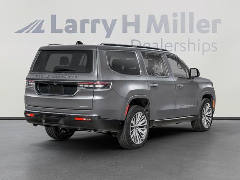 Used 2025 Jeep Grand Wagoneer Series II Obsidian w/ Quick Order Packagew 28T image 4