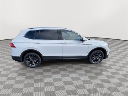 Used 2022 Volkswagen Tiguan SE image 9