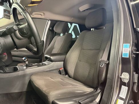 Used 2018 Dodge Durango SXT w/ 3rd Row Seating Group RWD image 17