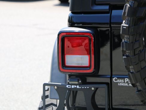 Used 2021 Jeep Wrangler Rubicon AWD/4WD image 5