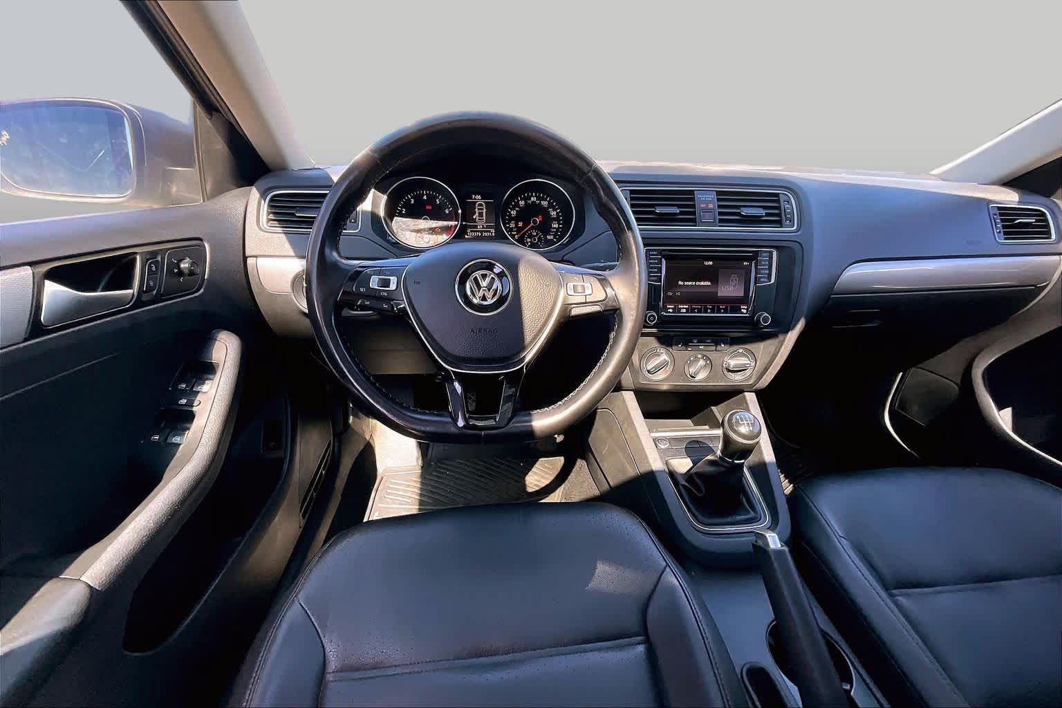 Used 2017 Volkswagen Jetta SE FWD image 6