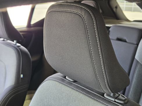 Used 2024 Volvo XC40 B5 Core image 22