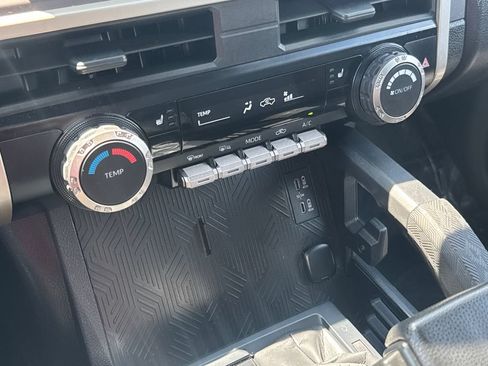 Used 2025 Toyota Tacoma SR5 AWD/4WD image 23