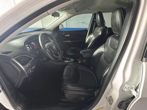 Used 2020 Jeep Cherokee Latitude Plus FWD image 8