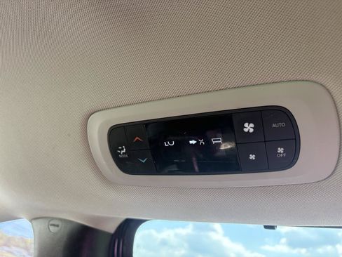 Used 2017 Chrysler Pacifica Limited FWD image 22