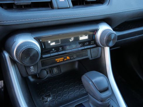 Certified 2020 Toyota RAV4 LE image 24