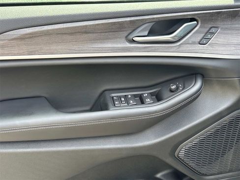 New 2025 Jeep Grand Cherokee Limited w/ Luxury Tech Group II image 29