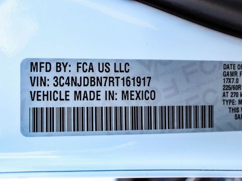 Used 2024 Jeep Compass Latitude image 14