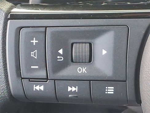 Used 2023 Nissan Rogue SV image 21