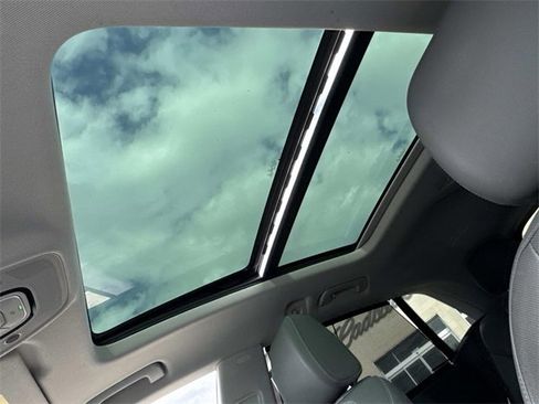 Used 2021 Audi Q8 Prestige w/ Prestige Package image 18