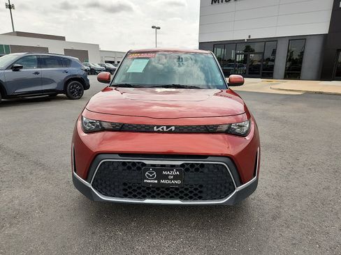 Used 2024 Kia Soul LX w/ Option Group 015 FWD image 2