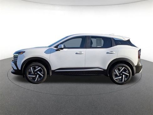 Used 2025 Nissan Kicks SV image 8