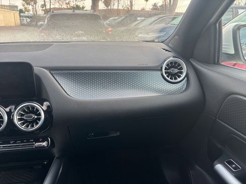 Used 2025 Mercedes-Benz GLA 250 4MATIC image 35