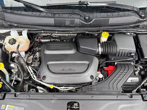 Used 2023 Chrysler Pacifica Touring-L FWD image 24
