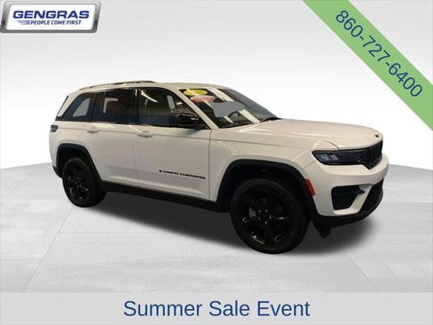 Certified 2025 Jeep Grand Cherokee Altitude AWD/4WD image 8